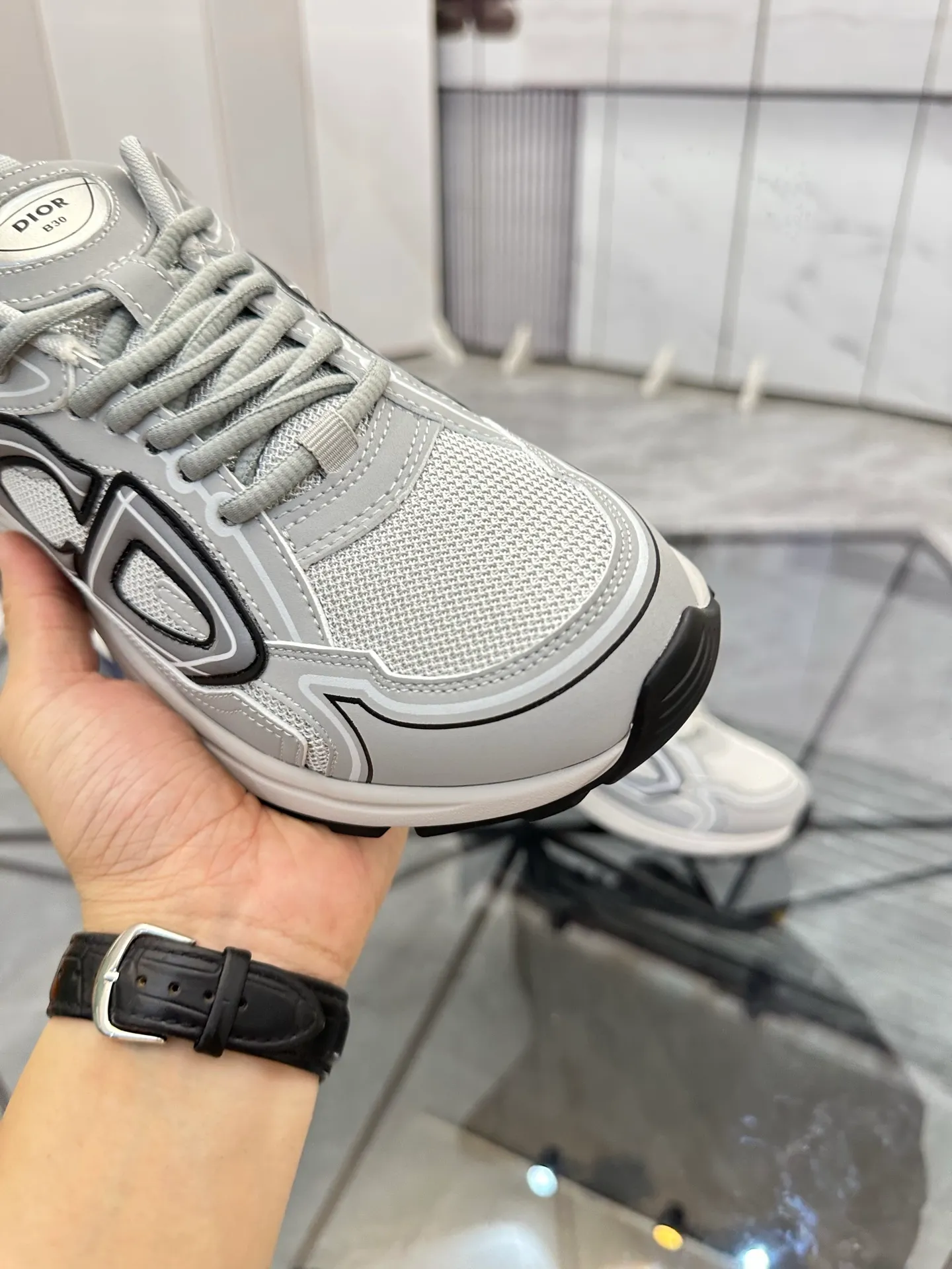 Men's shoes: 💰P400¥ Available in Guangzhou Product trademark: Dior* "Dior*" low-top casual shoes Regular size: 35-46 (can be customized to 47) Couple style Product materials: Upper imported cowhide stitched with original fabric, breathable lining, ultra-light foam original outsole. No.: 007
